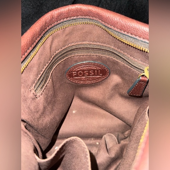 FossilL leather crossbody bag! Preloved - Picture 2 of 15